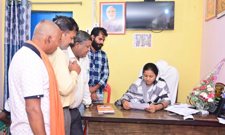 बीरपुर कार्यालय में आयोजित जनदर्शन कार्यक्रम में सुनी लोगों की समस्याएं