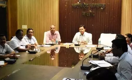 अधिकारी,कर्मचारी, नियमित , फील्ड विजिट , कार्यों , सतत् माॅनिटरिंग, कलेक्टर, बालोद, कलेक्टर इन्द्रजीत सिंह चन्द्रवाल, संयुक्त जिला कार्यालय सभाकक्ष ,Officers, employees, regular, field visit, works, continuous monitoring, Collector, Balod, Collector Indrajit Singh Chandrawal, Joint District Office meeting room,