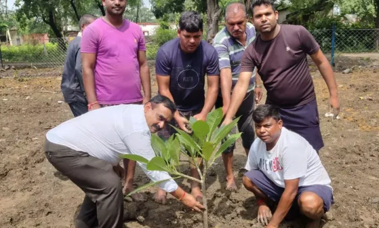 बेमेतरा SP ,एक पेड़ मां के नाम अभियान , वृक्षारोपण, एसपी बेमेतरा रामकृष्ण साहू (IPS) ,Bemetara SP, One tree in the name of mother campaign, tree plantation, SP Bemetara Ramakrishna Sahu (IPS),