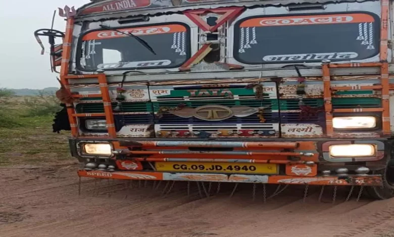 रेत, अवैध भंडार,कारवाई, 2 ट्रक , 1 चैन माउन्टन, जब्त, Mahasamund, महासमुंद, जिला प्रशासन , निर्देश ,Sand, illegal storage, action, 2 trucks, 1 chain mountain, seized, Mahasamund, Mahasamund, district administration, instructions,