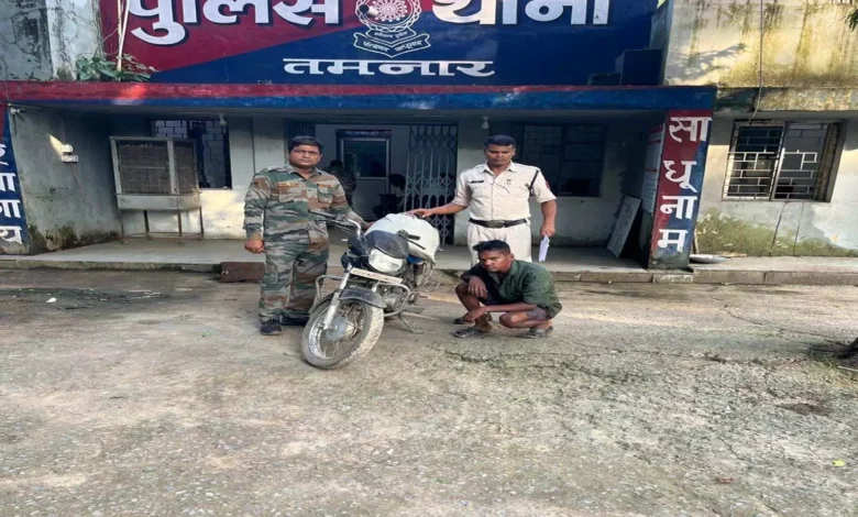 Raigarh Breaking, 40 लीटर महुआ शराब , तस्कर, गिरफ्तार, Raigarh, रायगढ़,Raigarh Breaking, 40 liters of Mahua liquor, smuggler, arrested, Raigarh, Raigarh,