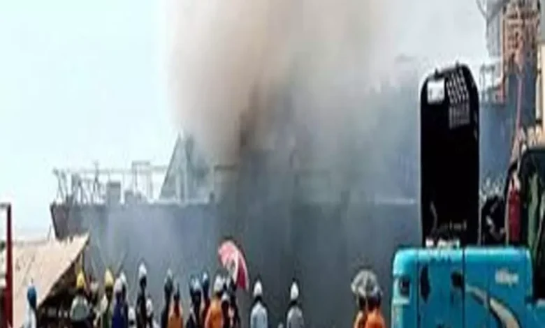 Bangladesh, जहाज ,यार्ड , विस्फोट ,दो की मौत, Bangladesh, ढाका, बांग्लादेश, Bangladesh ,Bangladesh, ship yard, explosion, two killed, Bangladesh, Dhaka, Bangladesh, Bangladesh,