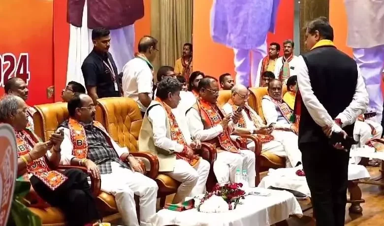 CG, BIG BREAKING, रमेश बैस ने BJP, सदस्यता , रायपुर, सीएम विष्णुदेव साय, भाजपा , सदस्यता , महाराष्ट्र , पूर्व राज्यपाल रमेश बैस ने,प्रदेश अध्यक्ष किरण देव , भारतीय जनता पार्टी , प्रदेश महामंत्री संजय श्रीवास्तव ,पं. दीनदयाल उपाध्याय ऑडिटोरियम ,कार्यक्रम , प्रधानमंत्री नरेन्द्र मोदी , राष्ट्रीय अध्यक्ष जे.पी. नड्डा , सांसद बृजमोहन अग्रवाल, विधायक राजेश मूणत, विधायक पुरंदर मिश्रा, विधायक मोतीलाल साहू,पार्टी पदाधिकारी, विधायक, सांसद ,CG, BIG BREAKING, Ramesh Bais joined BJP, membership, Raipur, CM Vishnudev Sai, BJP, membership, Maharashtra, former governor Ramesh Bais, state president Kiran Dev, Bharatiya Janata Party, state general secretary Sanjay Srivastava, Pt. Deendayal Upadhyay auditorium, program, Prime Minister Narendra Modi, National President J.P. Nadda, MP Brijmohan Agrawal, MLA Rajesh Munat, MLA Purandar Mishra, MLA Motilal Sahu, party official, MLA, MP,