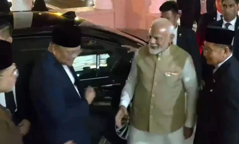 प्रधानमंत्री नरेंद्र मोदी, सैफुद्दीन मस्जिद , दौरा ,नई दिल्ली, बंदर सेरी बेगवान,ब्रुनेई दारुस्सलाम, प्रधानमंत्री नरेंद्र मोदी, उमर अली सैफुद्दीन मस्जिद , दौरा ,Prime Minister Narendra Modi, Saifuddin Mosque, visit, New Delhi, Bandar Seri Begawan, Brunei Darussalam, Prime Minister Narendra Modi, Omar Ali Saifuddin Mosque, visit,