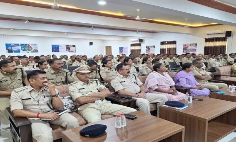 बच्चों, संवेदनशीलता , समझदारी , एसपी , निर्देश, बिलासपुर,इंटरनेट मीडिया ,नाबालिग अपराध , रोकथाम ,समाज का भविष्य ,सकारात्मक दृष्टिकोण, पुलिस, विशेषज्ञों ,मार्गदर्शन ,एसपी रजनेश सिंह , बिलासागुड़ी ,प्रशिक्षण कार्यक्रम, अधिकारों , संरक्षण , किशोर न्याय अधिनियम (जेजे एक्ट),पोक्सो एक्ट, एक दिवसीय प्रशिक्षण कार्यक्रम , ,chhattisgarh news, कार्यक्रम ,Children, sensitivity, understanding, SP, instructions, Bilaspur, internet media, minor crime, prevention, future of society, positive attitude, police, experts, guidance, SP Rajnesh Singh, Bilaspur, training program, rights, protection, Juvenile Justice Act (JJ Act), POCSO Act, one day training program, chhattisgarh news, program,