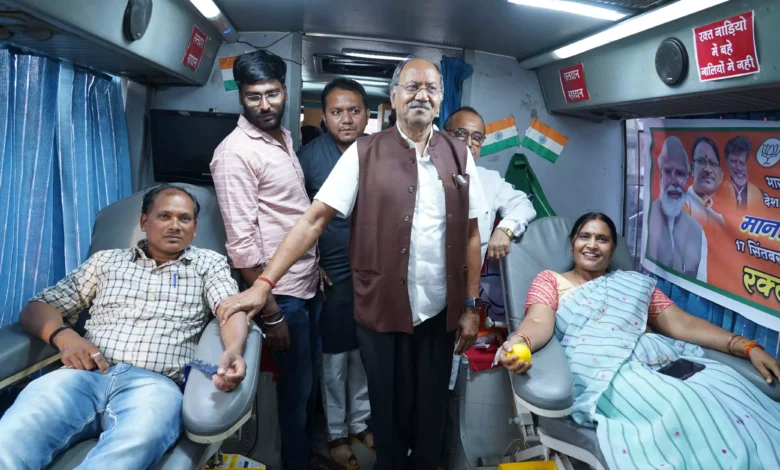 MP Brijmohan Agarwal , रक्तदान शिविर , शुभारंभ, Raipur, रायपुर, सांसद बृजमोहन अग्रवाल , प्रधानमंत्री नरेंद्र मोदी , जन्मदिन ,भारतीय जनता युवा मोर्चा ,रक्तदान शिविर ,MP Brijmohan Agarwal, blood donation camp, inauguration, Raipur, MP Brijmohan Agarwal, Prime Minister Narendra Modi, birthday, Bharatiya Janata Yuva Morcha, blood donation camp,