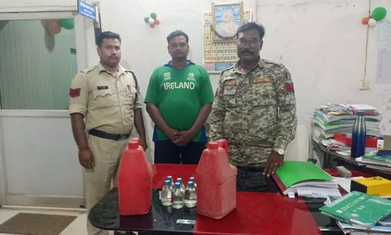 CG,अवैध शराब , आरोपी, गिरफ्तार, Raigarh, रायगढ़, जिले , जूटमिल थाना क्षेत्र ,टाउन पेट्रोलिंग ,CG, illegal liquor, accused, arrested, Raigarh, Raigarh, district, Jute Mill police station area, town patrolling,