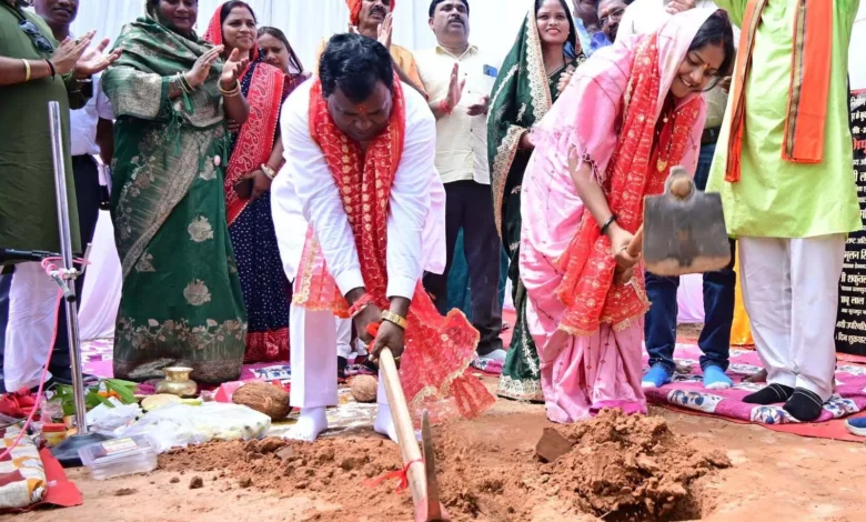 मंत्री राजवाड़े , कुदरगढ़, नवीन विश्राम गृह , भूमिपूजन, Raipur,रायपुर, महिला एवं बाल विकास ,समाज कल्याण मंत्री लक्ष्मी राजवाड़े , सूरजपुर जिला , ओडगी विकासखंड , ग्राम कुदरगढ़ , नवीन विश्राम गृह , भूमिपूजन,Minister Rajwada, Kudargarh, New Rest House, Bhoomi Pujan, Raipur, Raipur, Women and Child Development, Social Welfare Minister Laxmi Rajwada, Surajpur District, Odgi Block, Village Kudargarh, New Rest House, Bhoomi Pujan,