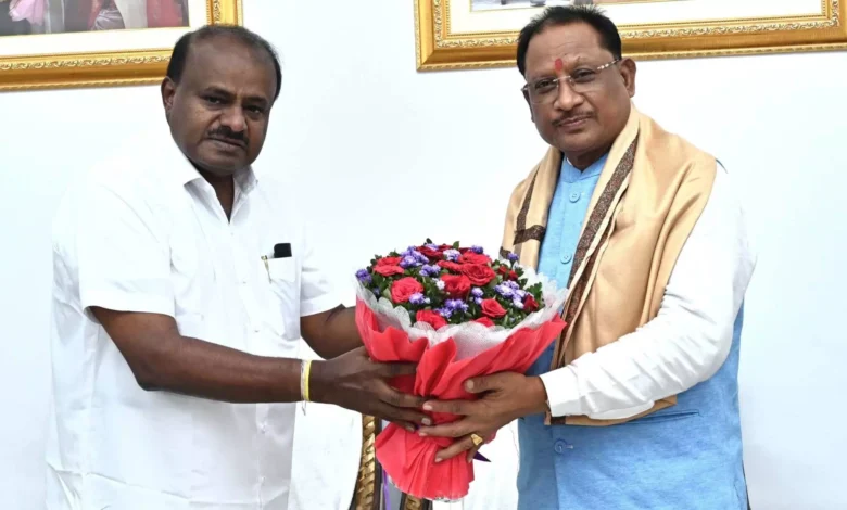 केंद्रीय इस्पात मंत्री एचडी कुमारस्वामी, मुख्यमंत्री विष्णुदेव साय , मुलाकात, Raipur, रायपुर, मुख्यमंत्री निवास , सीएम विष्णु देव साय , केंद्रीय इस्पात , भारी उद्योग मंत्री ,कर्नाटक , पूर्व मुख्यमंत्री एचडी कुमारस्वामी ,Union Steel Minister HD Kumaraswamy, Chief Minister Vishnudev Sai, meeting, Raipur, Chief Minister's residence, CM Vishnudev Sai, Union Steel, Heavy Industries Minister, Karnataka, former Chief Minister HD Kumaraswamy,