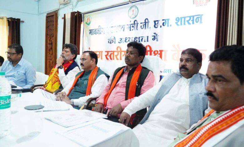 श्याम बिहारी जायसवाल ने ली स्वास्थ्य विभाग की संभाग स्तरीय समीक्षा बैठक