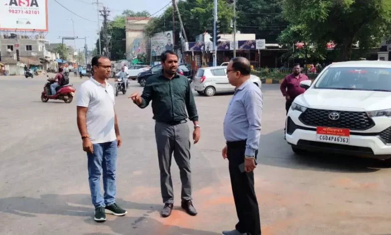 आयुक्त अबिनाश मिश्रा , फुण्डहर चौक व्हीआईपी मार्ग , सौंदर्यीकरण , प्रगति , रायपुर, raipur news, नगर पालिक निगम रायपुर , आयुक्त अबिनाश मिश्रा,Commissioner Abinash Mishra, Fundhar Chowk VIP road, beautification, progress, Raipur, Raipur news, Municipal Corporation Raipur, Commissioner Abinash Mishra,