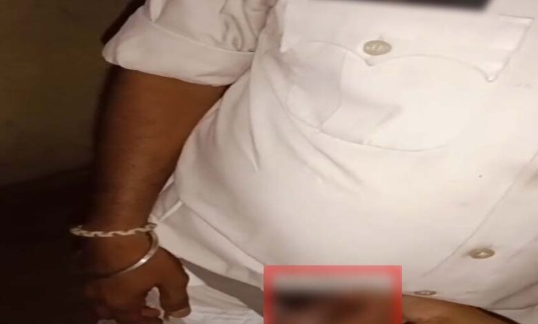 पुलिसकर्मी निकला दलाल! सोशल मीडिया पर वीडियो ने मचाई सनसनी