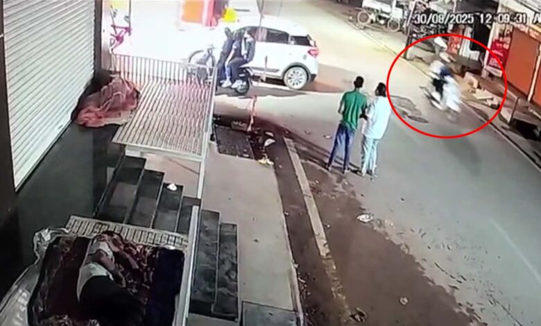 रायपुर में लूटपाट: युवक से मोबाइल छीनकर फरार हुए मोपेड सवार बदमाश