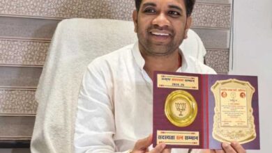 Farmers of Girod village, troubled by the encroachment of land mafia Basant Agarwal, appealed to the collector for justice.